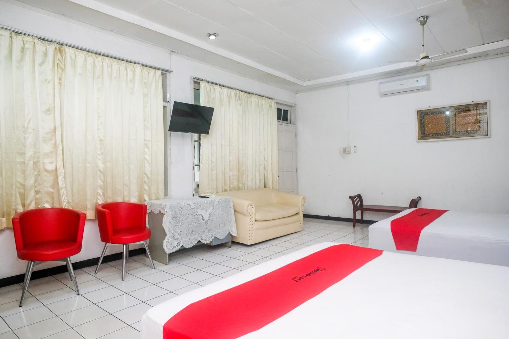 Reddoorz Syariah At Griya Raharja Klaten Exteriör bild