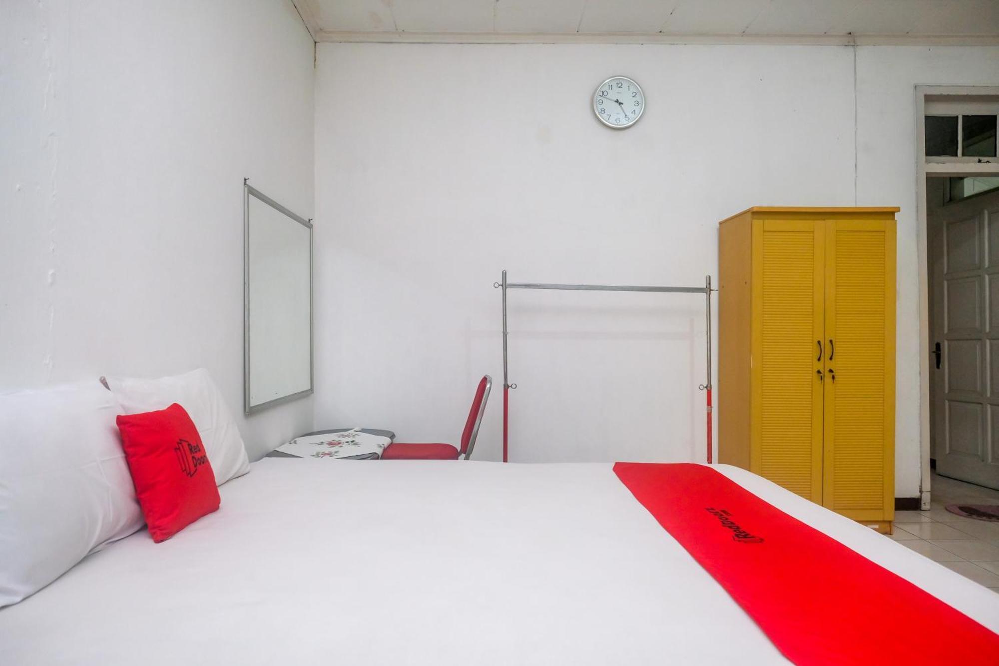 Reddoorz Syariah At Griya Raharja Klaten Exteriör bild