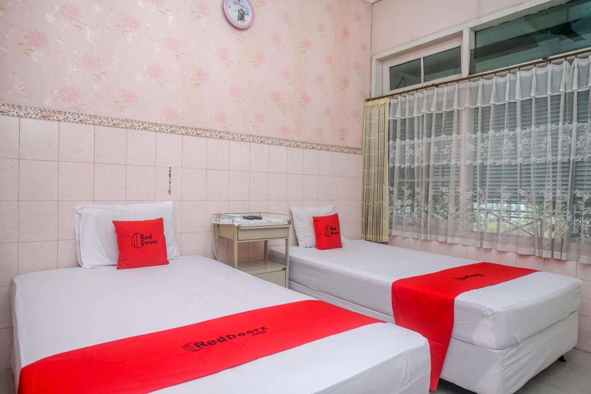 Reddoorz Syariah At Griya Raharja Klaten Exteriör bild