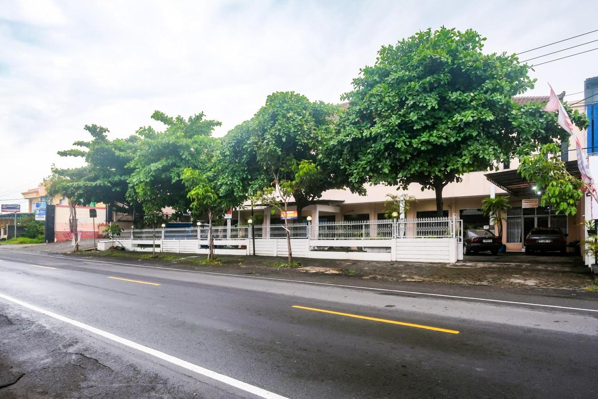 Reddoorz Syariah At Griya Raharja Klaten Exteriör bild