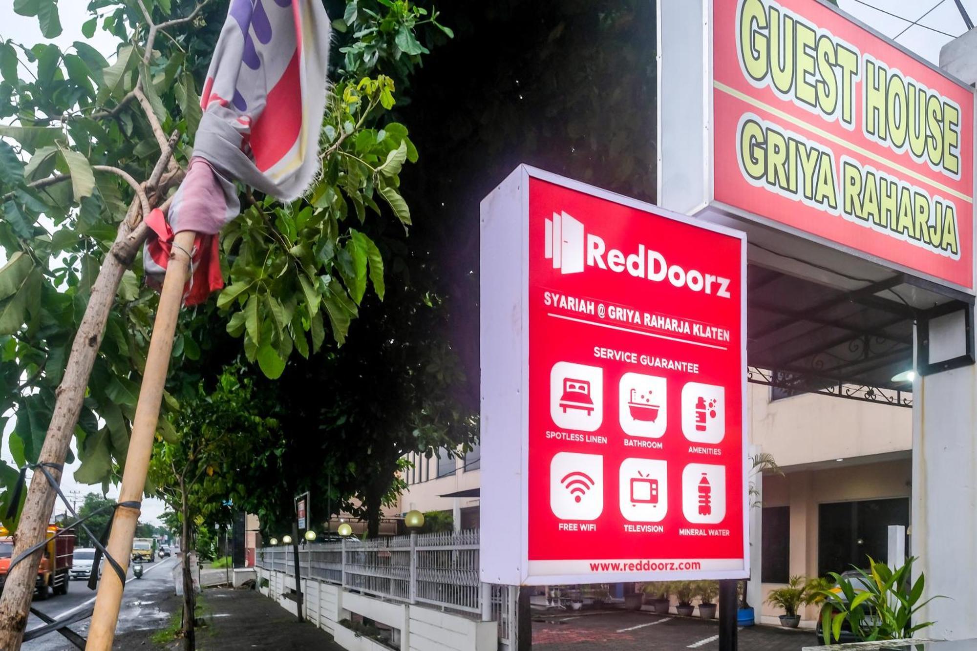 Reddoorz Syariah At Griya Raharja Klaten Exteriör bild