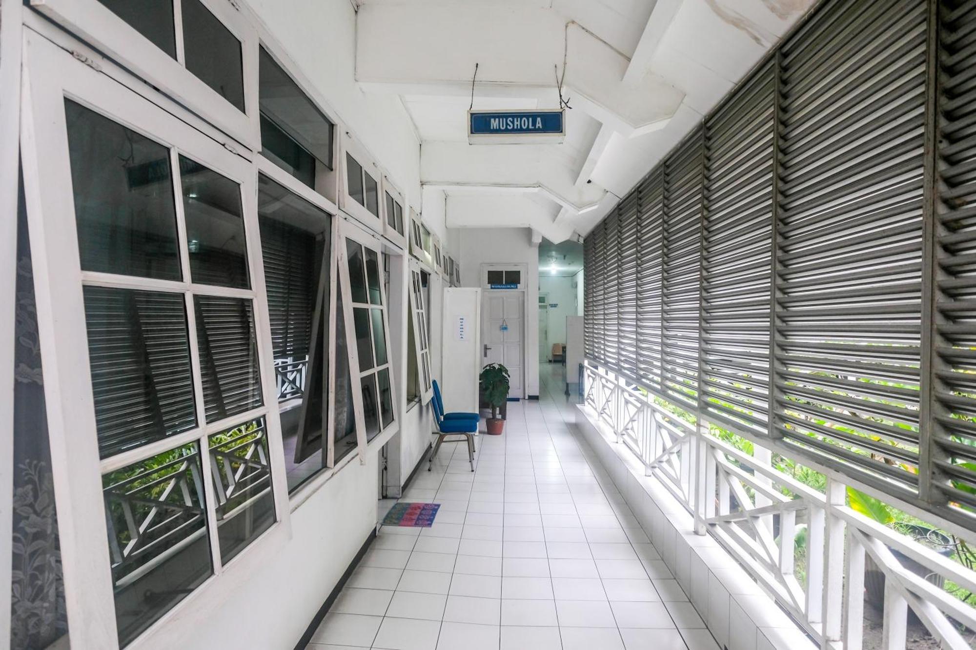 Reddoorz Syariah At Griya Raharja Klaten Exteriör bild