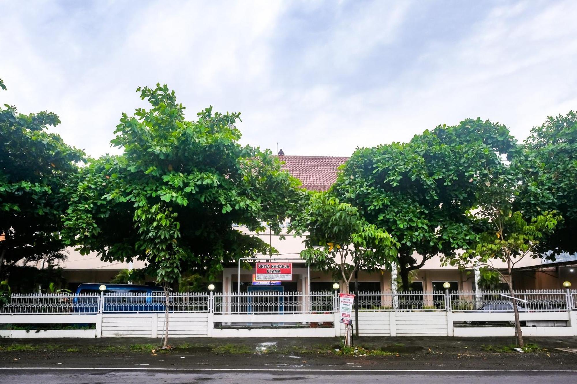 Reddoorz Syariah At Griya Raharja Klaten Exteriör bild
