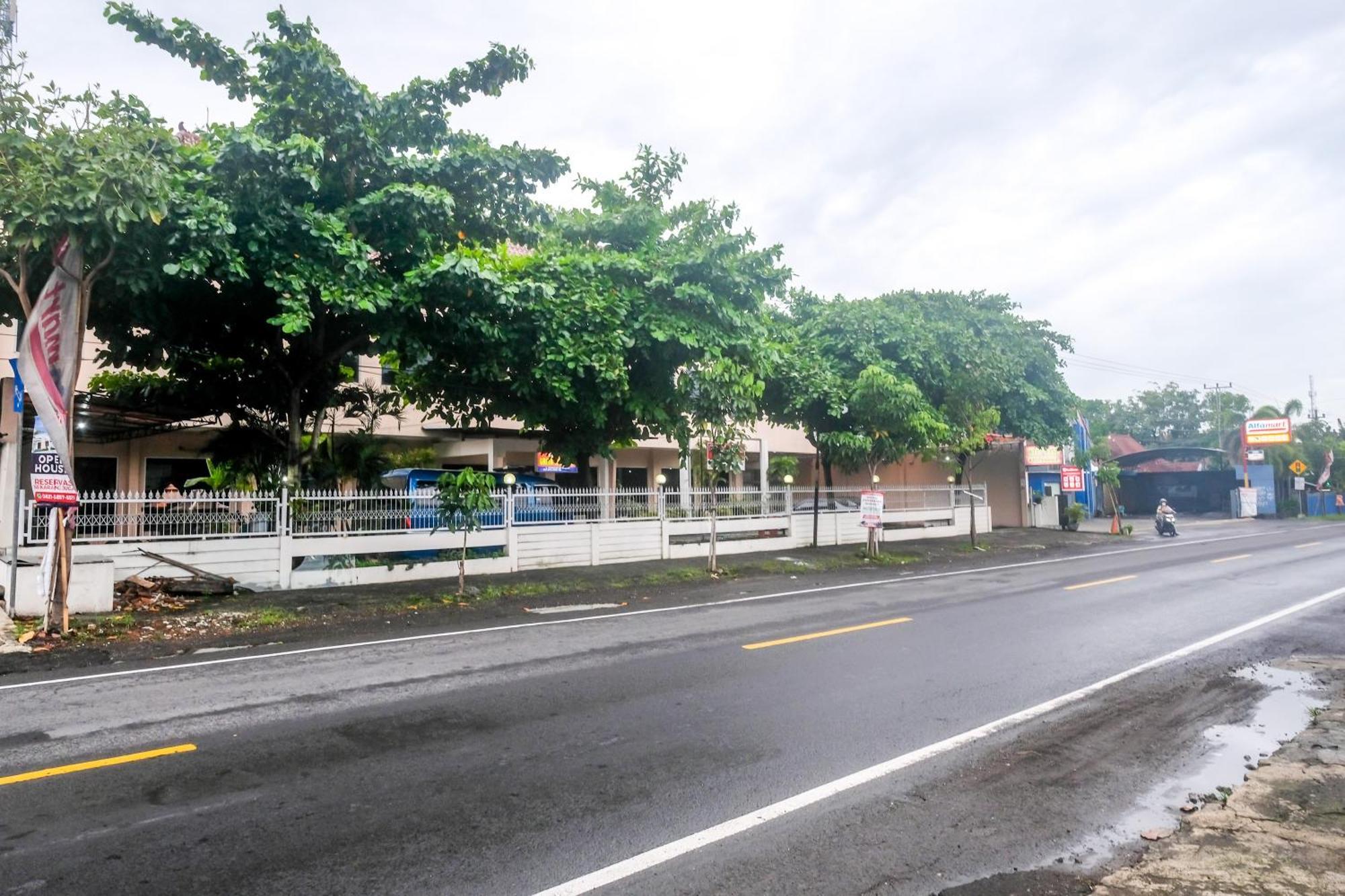 Reddoorz Syariah At Griya Raharja Klaten Exteriör bild