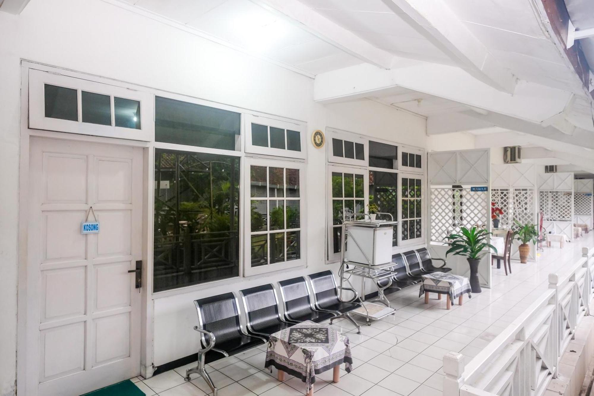 Reddoorz Syariah At Griya Raharja Klaten Exteriör bild